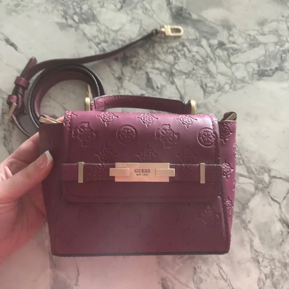 Guess Crossbody - Picture 2 of 4